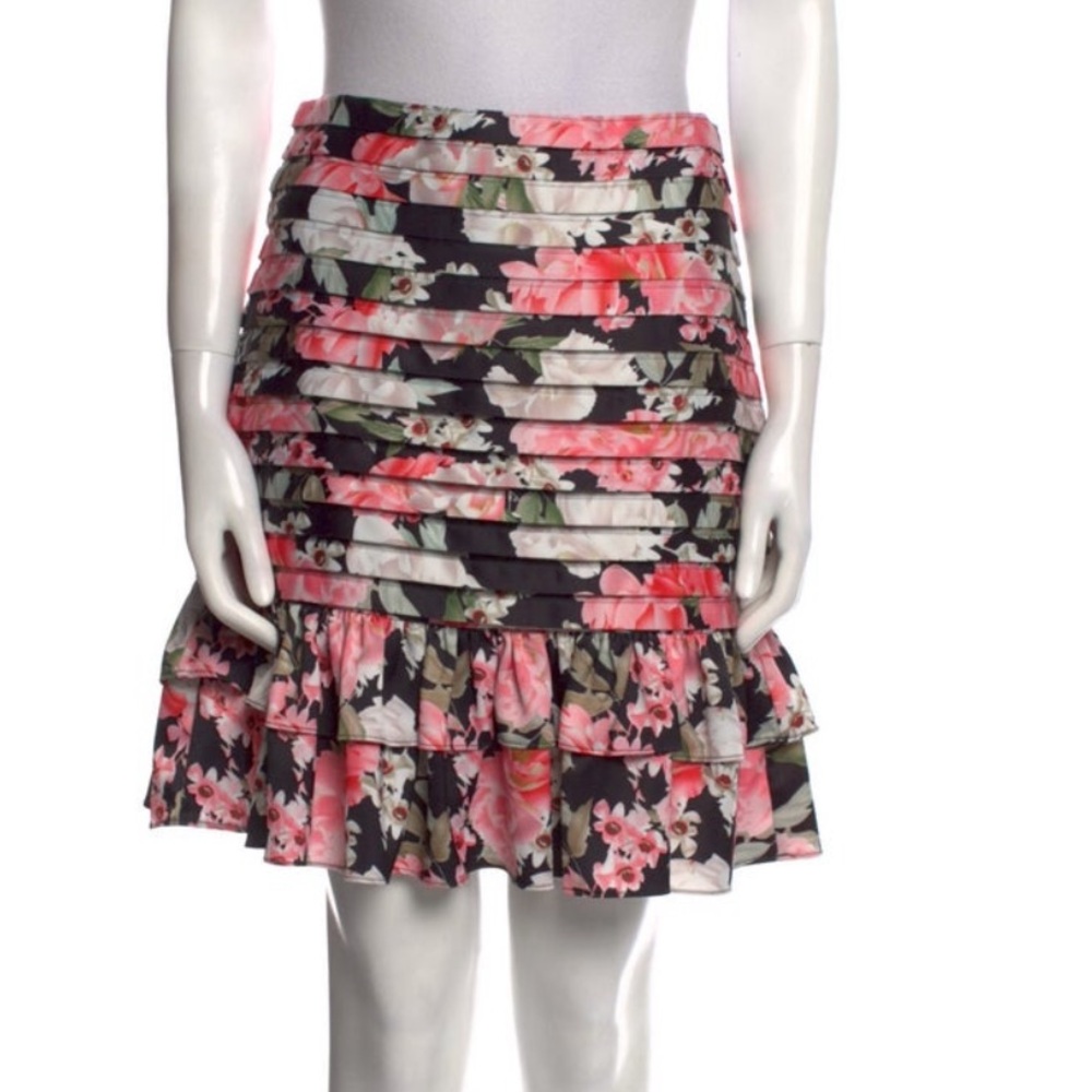 Beulah London
Beulah Printed Mini Skirt
Size: M